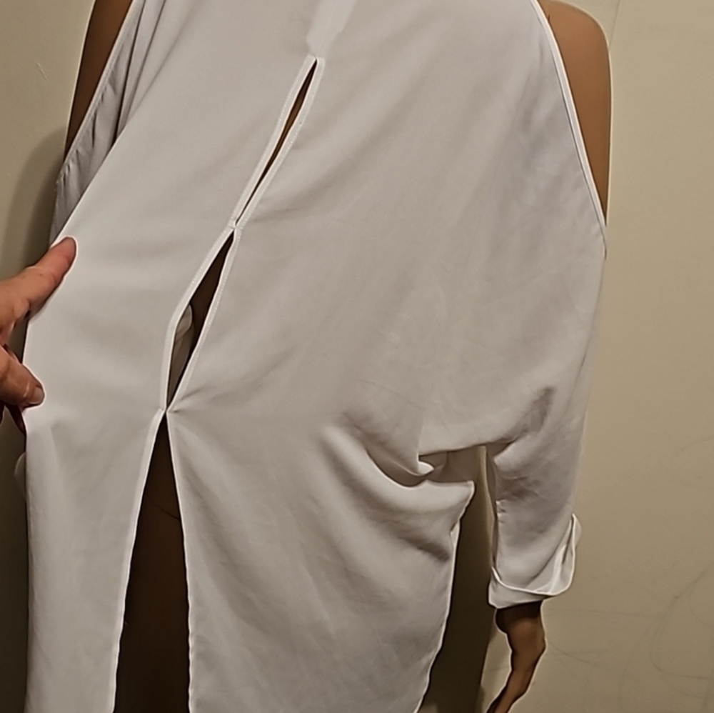 Size medium blouses bundle - Picture 2 of 3